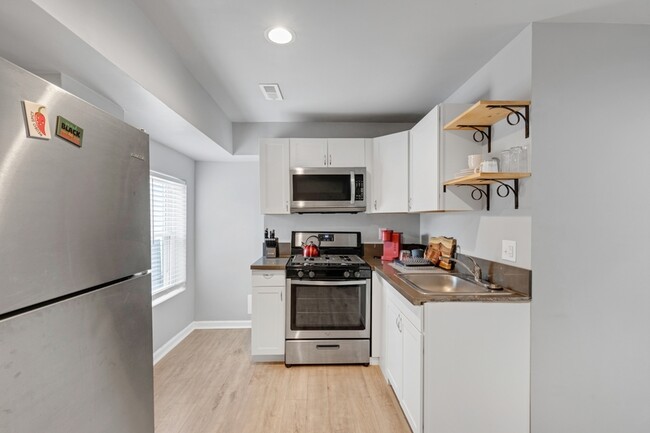 Photo - 1002 W Fayette St Condo