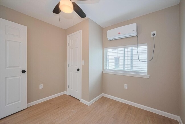Photo - 2516 Craigmont St