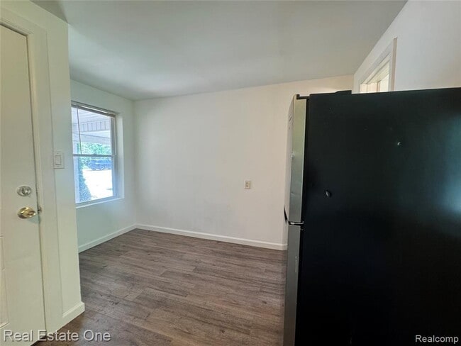 Photo - 507 Lakeville Rd Unidad 9