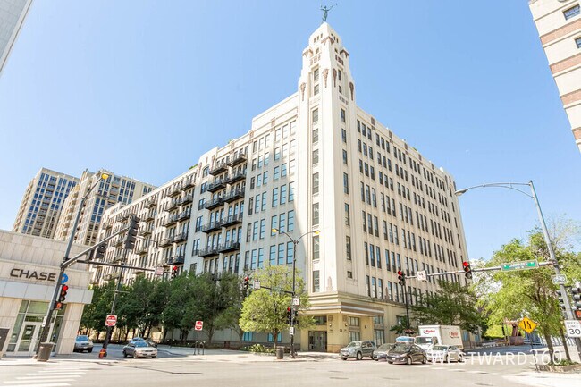 Building Photo - 758 N Larrabee St Unit 726