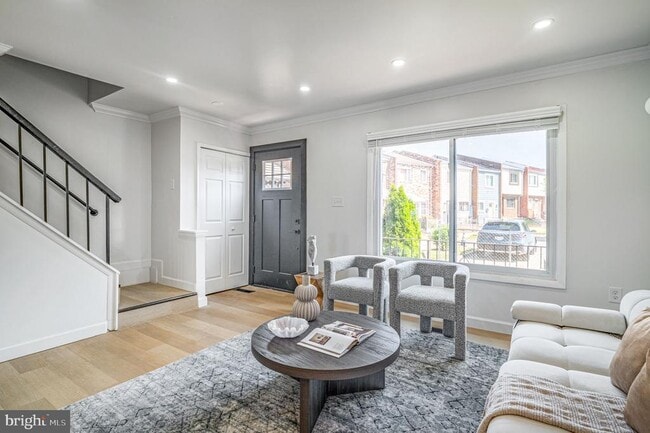 Photo - 1325 Barnaby Terrace SE