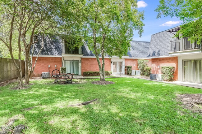 Photo - 211 Versailles Blvd Unit 10