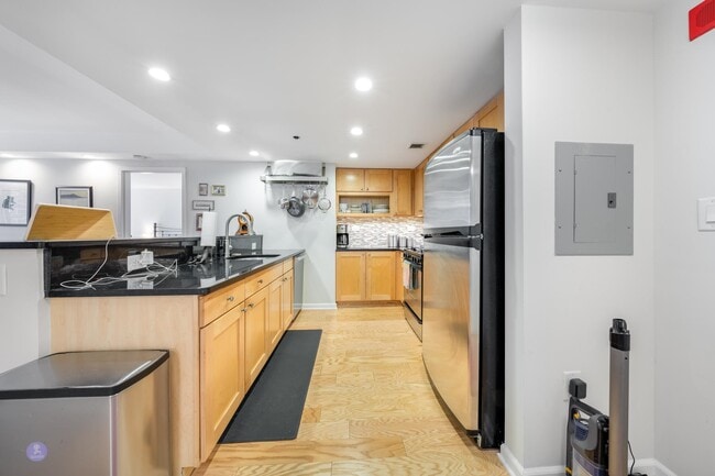 Building Photo - 759 2nd St Unit 11M Rental