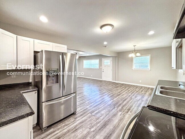 Photo - 4 Bed, 2 Bath Home with Modern Amenities / Pet-Friendly / Available Now!