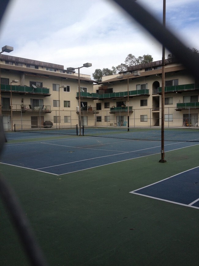 Photo - 5460 White Oak Ave Unidad J