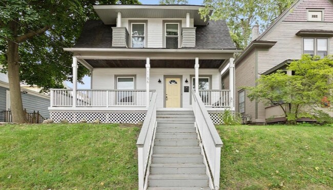Building Photo - 3 Bed 1 Bath in Eastown Rental
