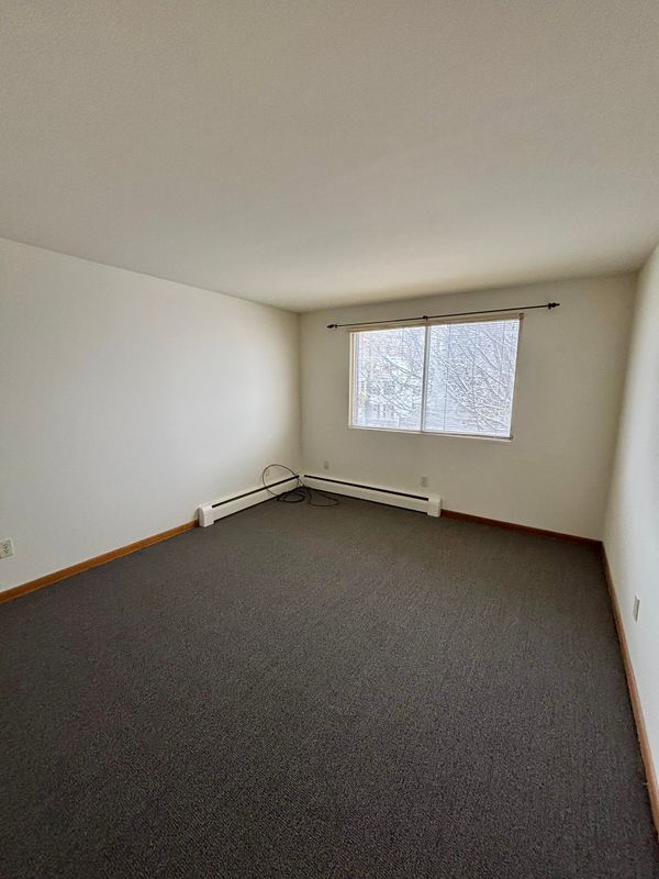 Photo - 5333 Broadway, 4