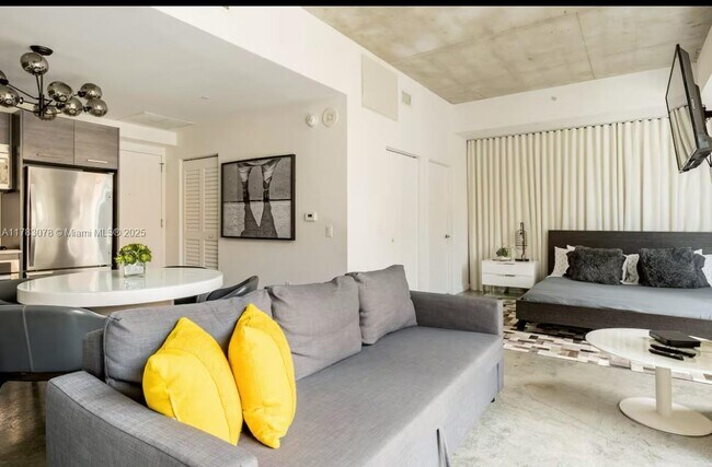 Photo - 151 SE 1st St Unidad 1103