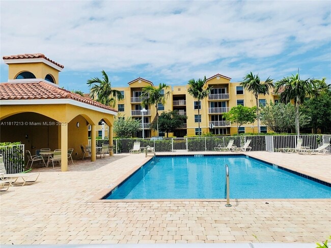 Photo - 529 E Sheridan St Condo Unit 302