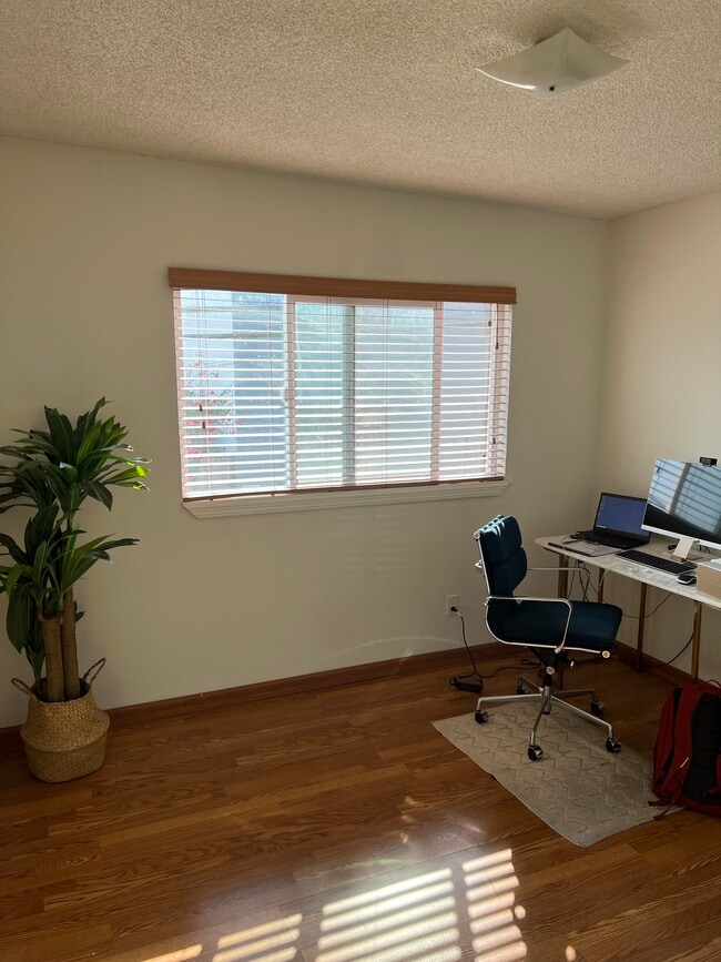 bedroom - 1640 Berkeley St Unit Apt 3