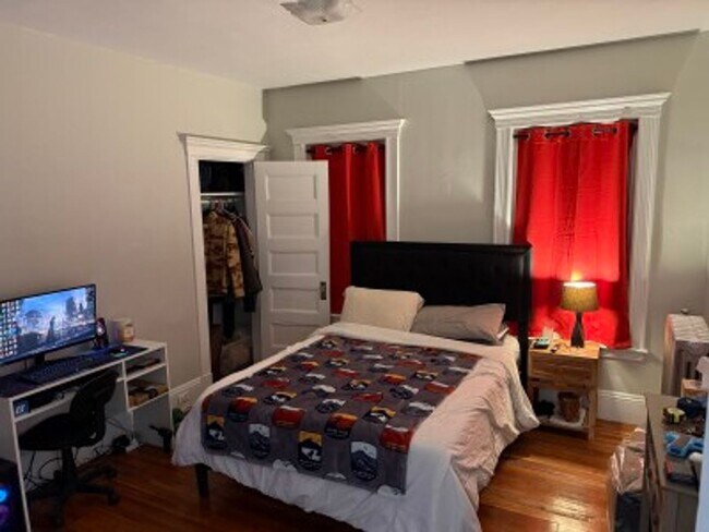 Photo - Allston 4.5 Bed  2 Bath - 9/1