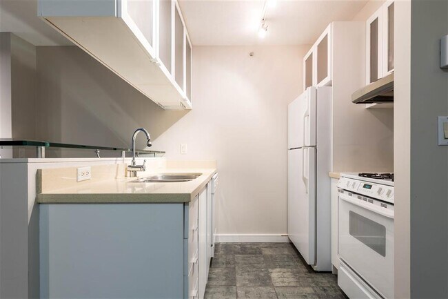 Photo - 1003 Burnaby St