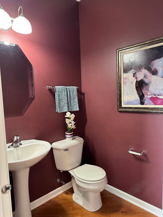 Photo - 1009 Alberta Rd