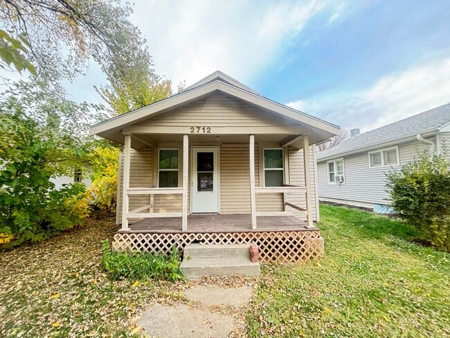 Building Photo - West End Comfort with Updated Kitchen