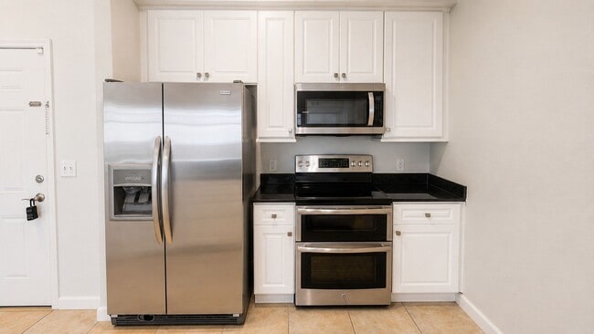 Photo - Annual 2/2 condo in luxury building downtown Sarasota!
