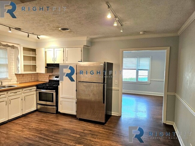 Photo - 4551 Evans St