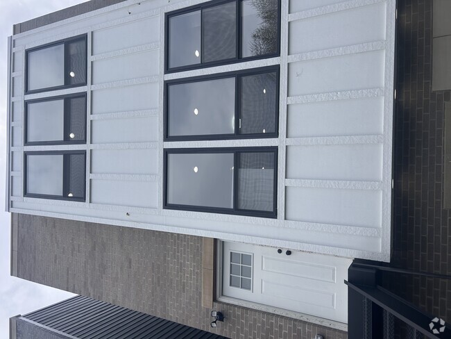 Building Photo - 1056 N Central Park Ave Rental