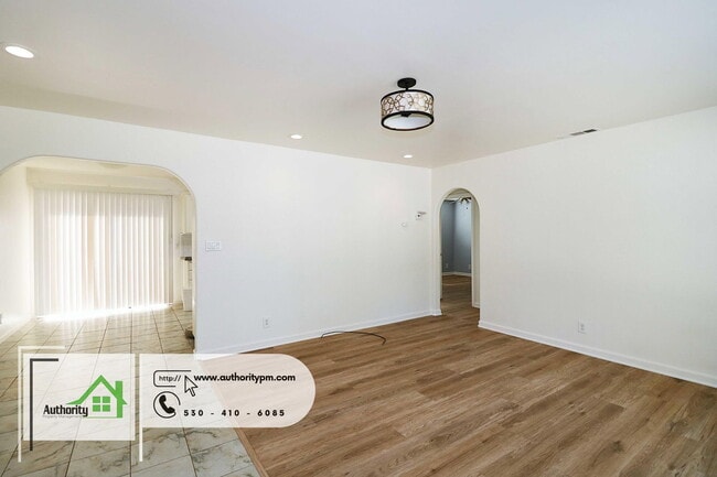 Photo - 2061 Jewell Ln