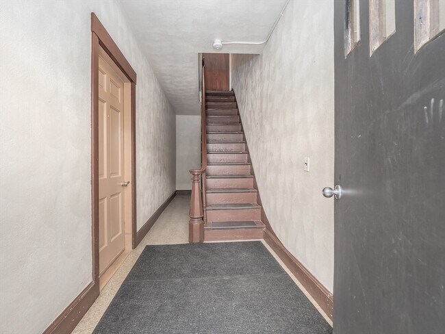 62 Temple St Unit 2