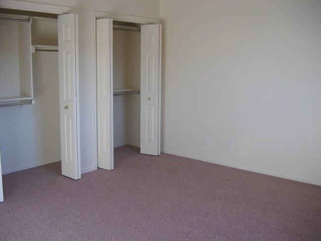 2733 S Bluff Rd Unit 1