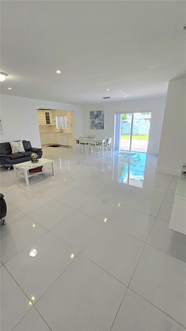 Photo - 9332 SW 27th St