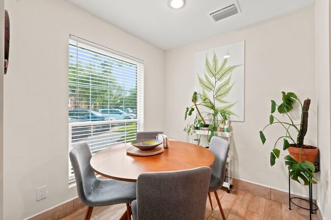 8642 Mallard Reserve Dr Unit 101