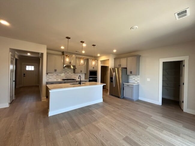 Photo - 128 Willoughby Wy