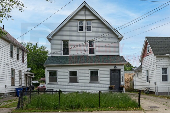 Building Photo - 1079 E 68th St Unit Lower Rental
