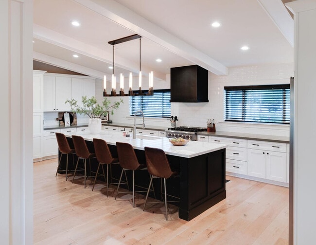 Photo - 243 W Harmont Dr