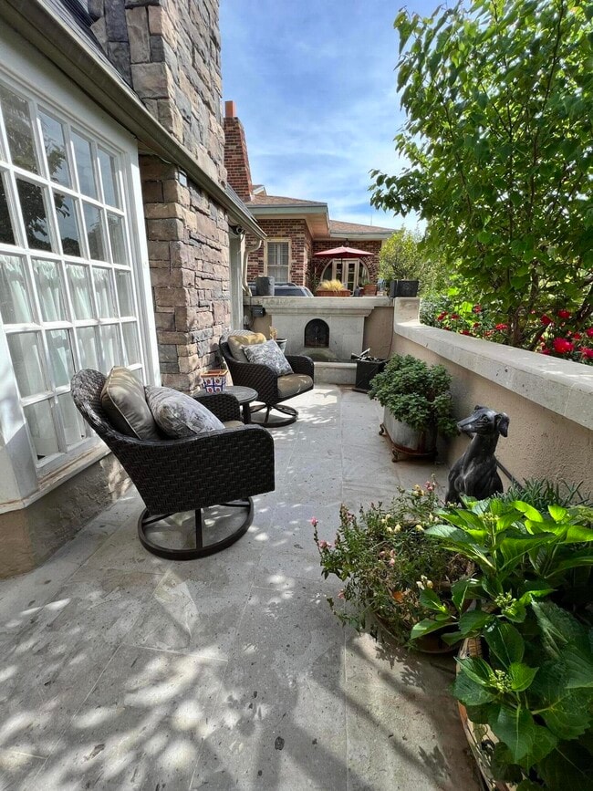 Photo - 1005 E Baltimore Dr