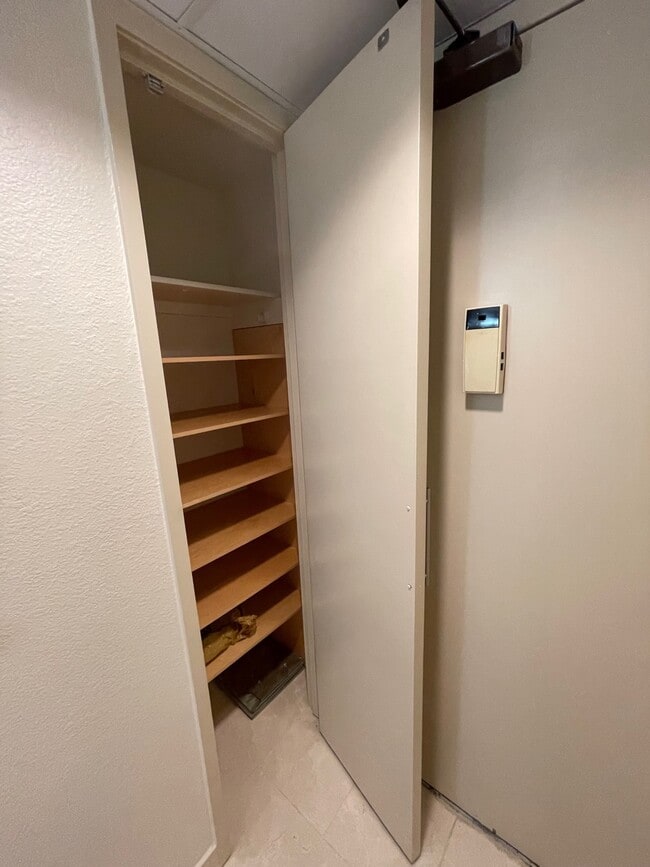 Photo - 2499 Kapiolani Blvd Unit Iolani Court Plaza