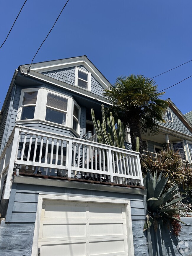 Building Photo - 76 Latona St Rental