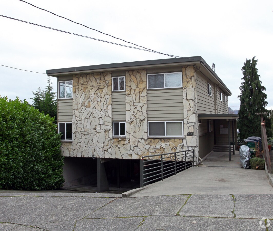 Photo - Lee Street Apartments