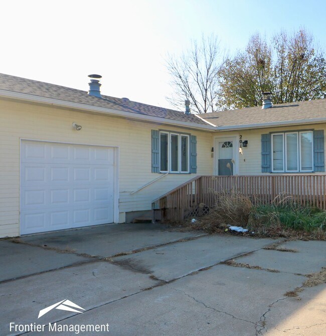 Building Photo - 2013/2015 Shirley Unit 2013 Shirley Ln.