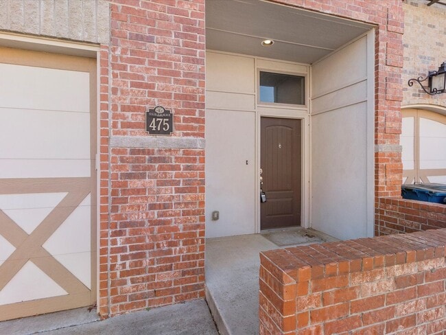 475 S Fretz Ave