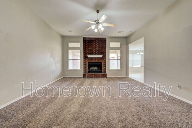 Photo - 720 E Elder Ln