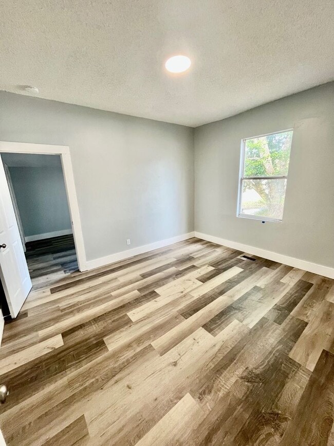 Photo - Charming 4BR/2BA Lakeland Home NO APPLICATION FEE!