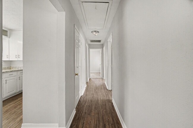 Photo - 8433 Woodlyn Rd