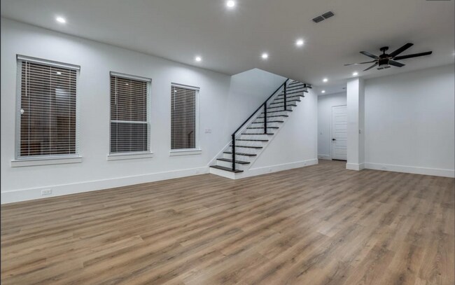 Photo - 2345 Hondo Ave