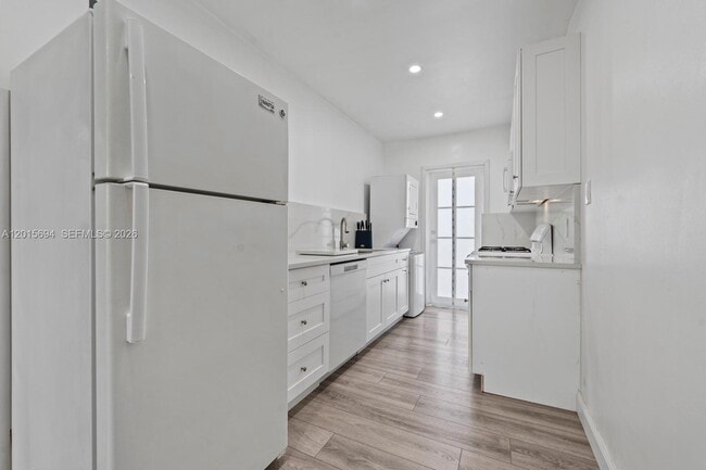 Photo - 8550 Byron Ave Unit 2G