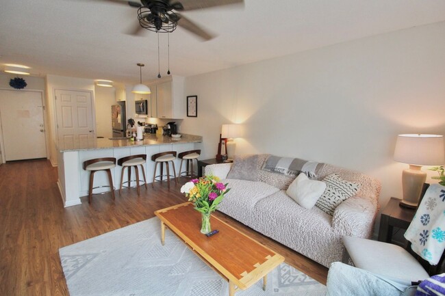 Building Photo - 1380 Hunters Rd Unit I