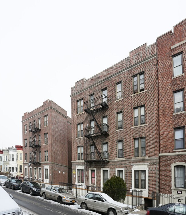 Photo - 1635 Union St Apartments