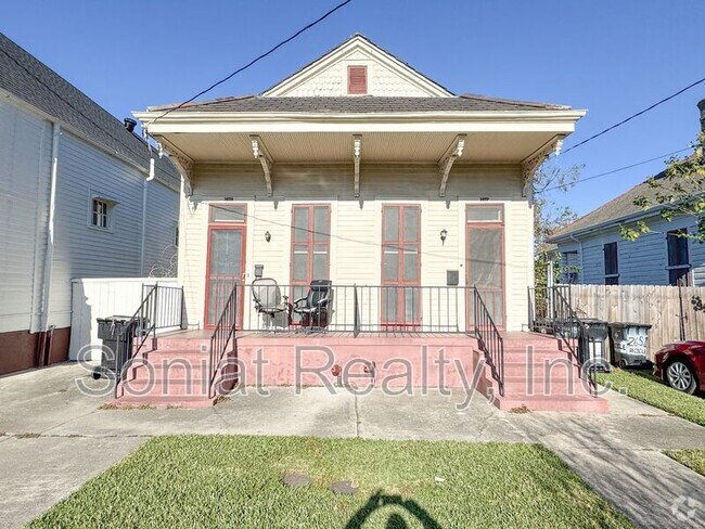 Building Photo - 2657 Ursuline Ave Rental