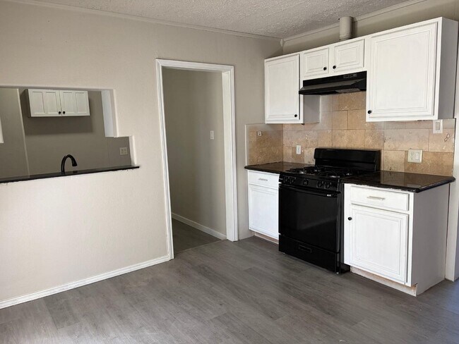 Photo - 5402 Lyndhurst Dr