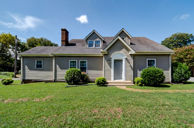 Building Photo - 401 Kingwood Dr