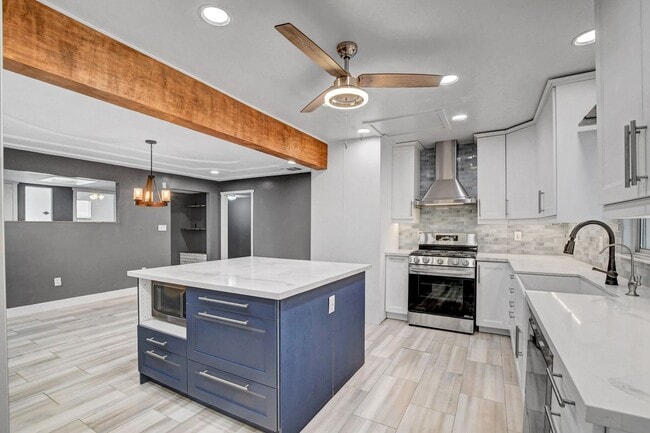 Building Photo - UNIQUE SINGLE FAMILY HOME! - No HOA, Car Lift, RV Parking and Nice Backyard