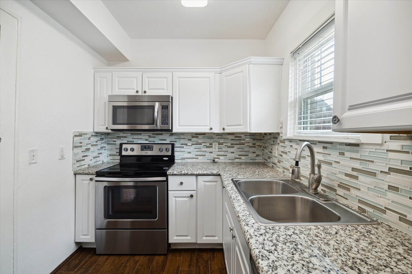 Photo - 2611 Isabella St
