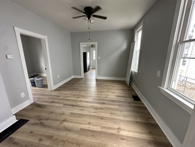 Photo - 2309 Elbe Ave