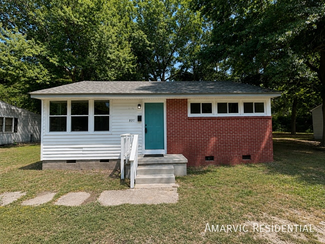 Photo - 807 Candlewood Dr