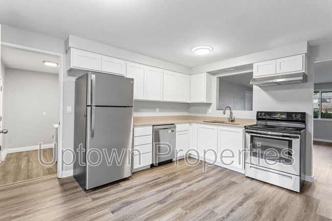 Building Photo - 1365 SE Cedar St